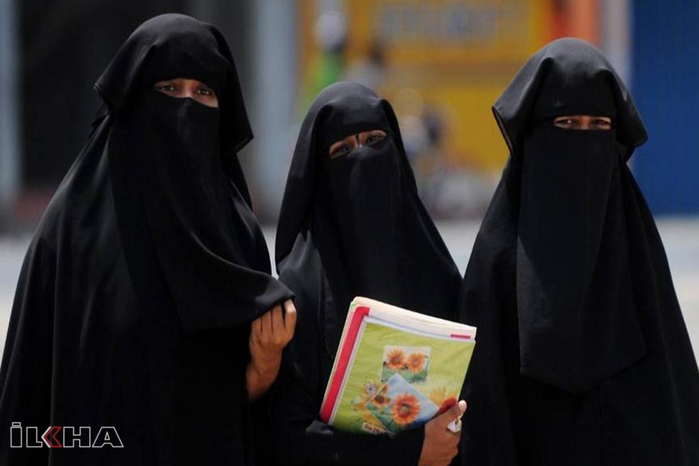 Tunisia bans niqab in government offices Tunisia bans niqab in government offices